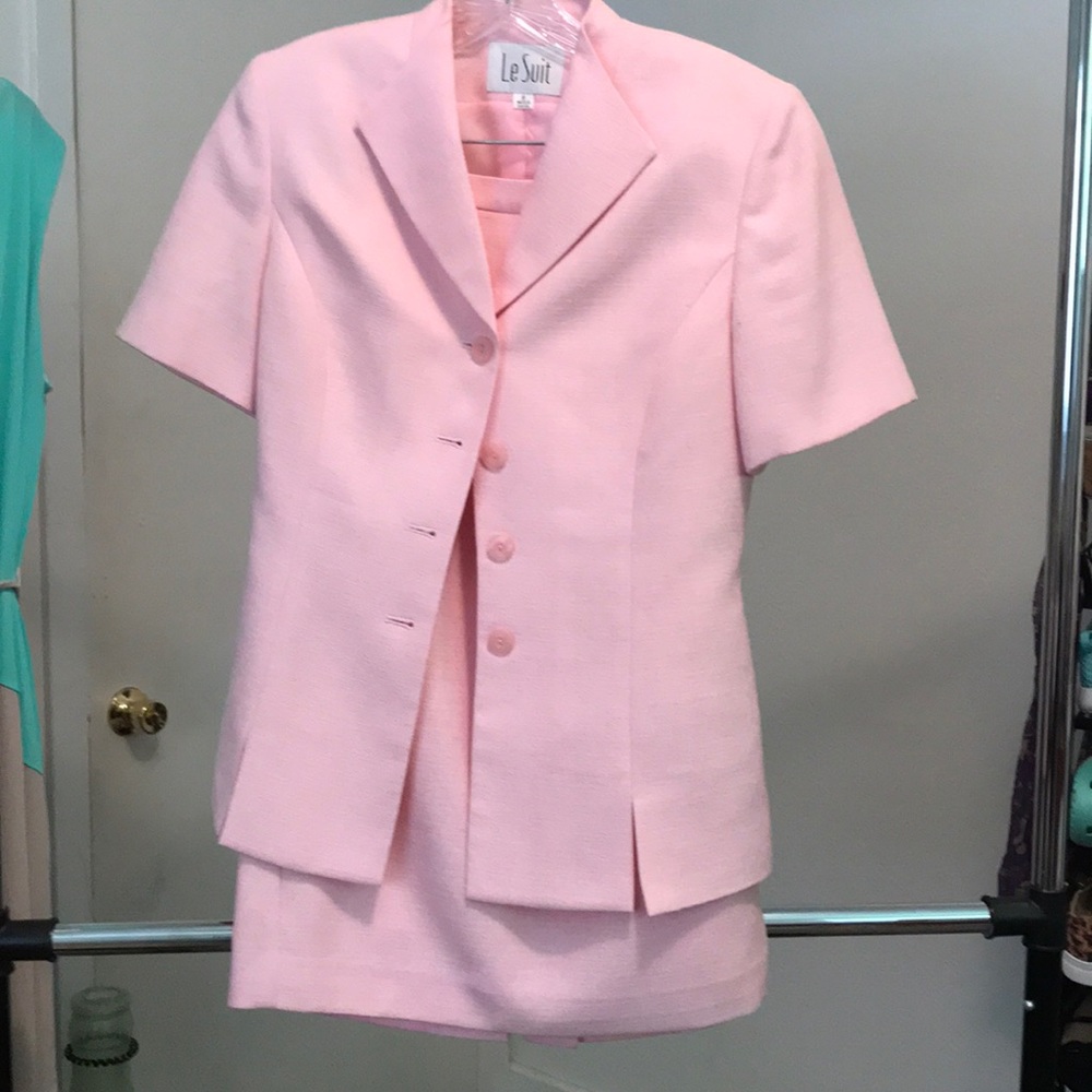 Women’s Suit w/ Skirt